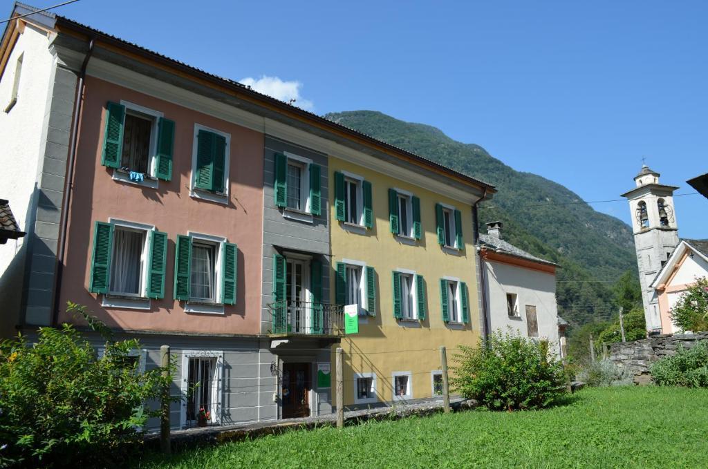 Hotel Garni Maggia Giumaglio Exterior foto
